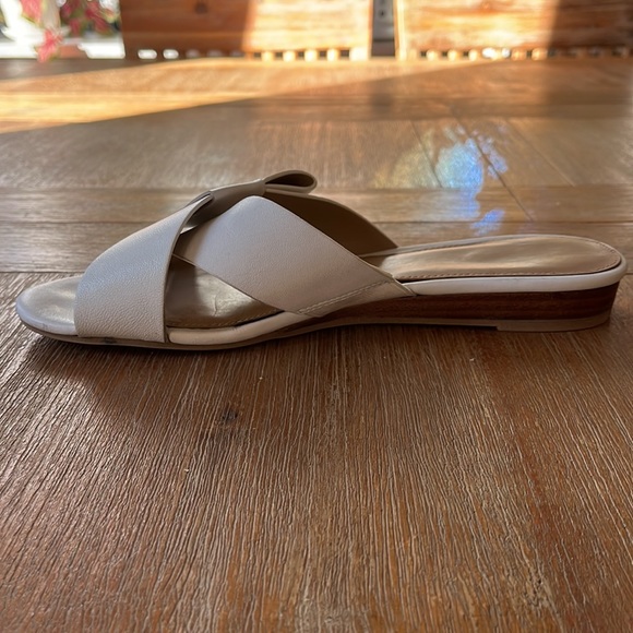Aerosoles white bow sandals - Picture 6 of 11